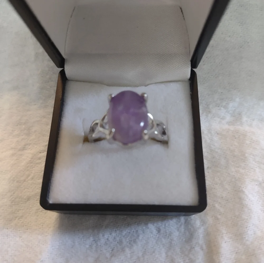 New stunning women's size 8.5 purple ring